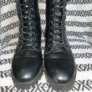 Combat boots